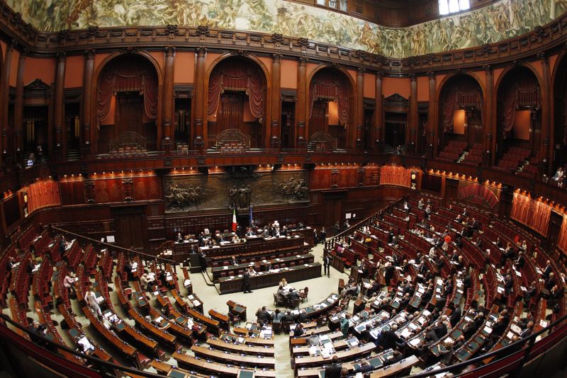 L’Italia discute un disegno di legge che criminalizzerebbe la maternità surrogata all’estero