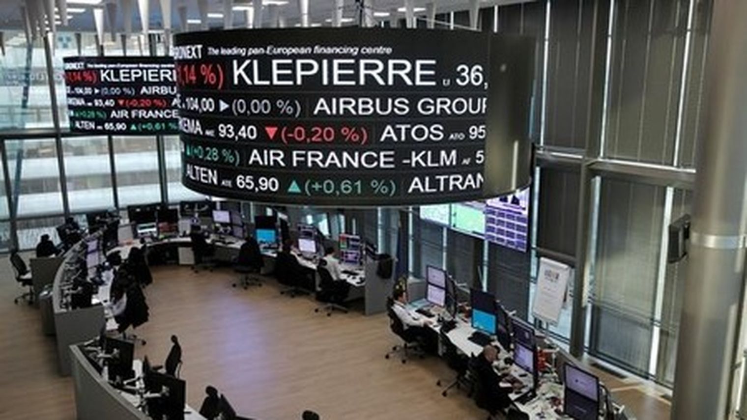 Bourse de Paris : 
                Les affres du secteur bancaire plombent la Bourse de Paris (-1,74%)