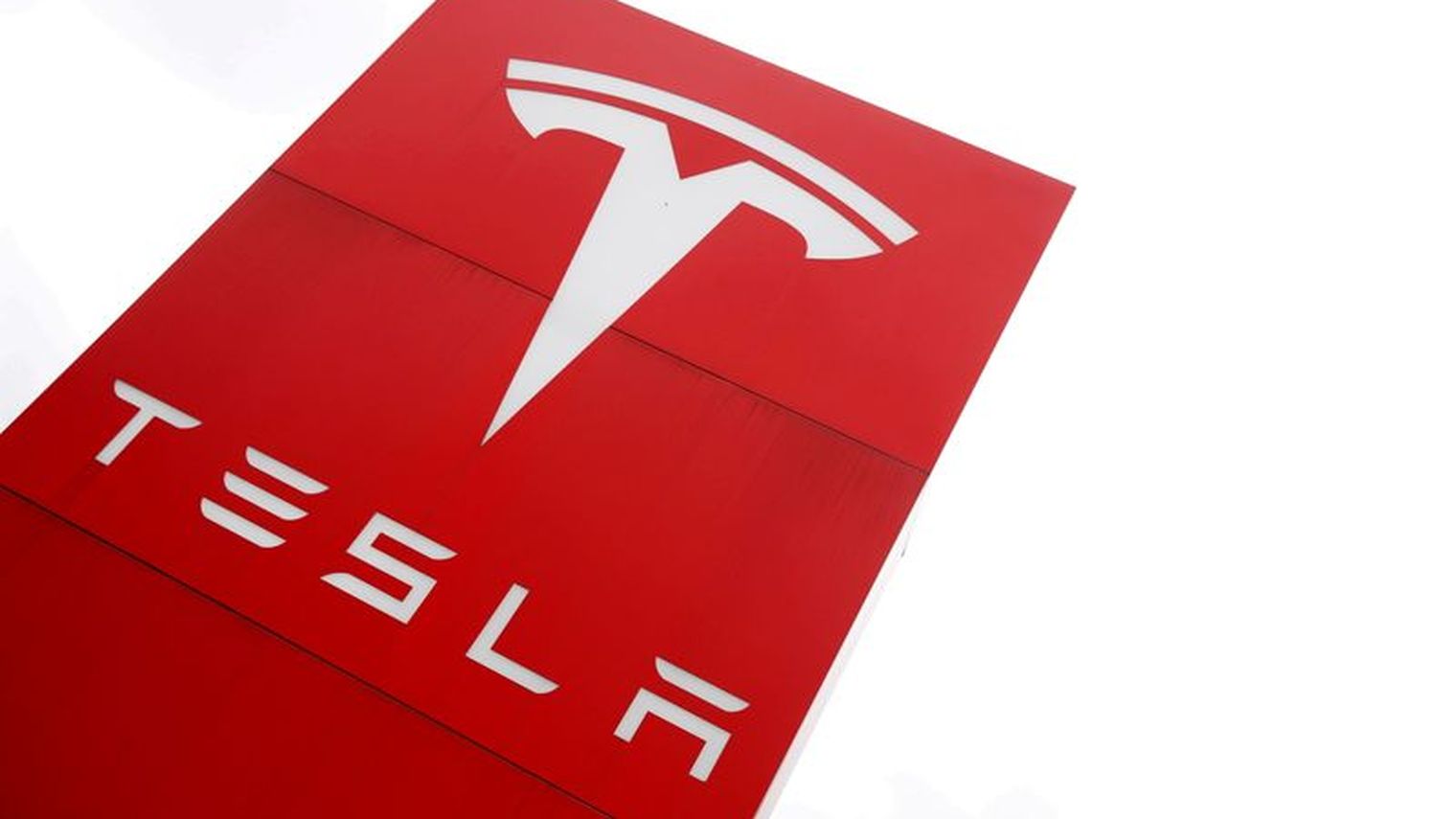 Tesla se tourne vers l'Asie pour résoudre ses problèmes de batterie