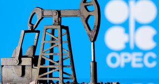 El crudo sube casi 4 dólares cuando la OPEP+ considera un gran recorte de producción