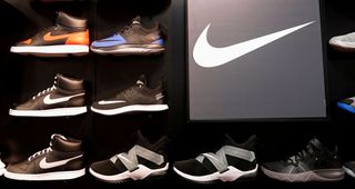 Nike rattrapé par les aléas logistiques qui gonflent ses stocks