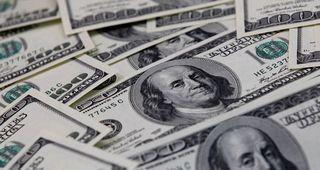 Forex dollaro tentenna in attesa occupati Usa, euro saldamente oltre 1,05