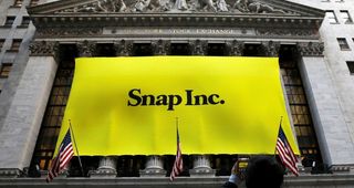 Snap swings to quarterly net loss, expects lower rev in Q1 