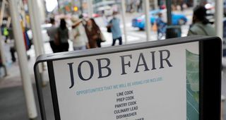 Solicitudes semanales de subsidio por desempleo bajan en EEUU, despidos aumentan en enero
