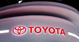 Toyota reducirá más producción en Japón a medida que aumentan los casos de COVID