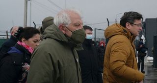 Ue, famiglie diplomatici rimarranno in Ucraina per ora - Borrell