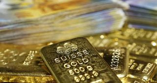 Oro registra alza semanal por debilidad del dólar, temores por economía