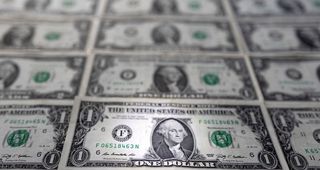 Dollar rises as Fed minutes confirm near-term rate hike expectations