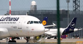 Lufthansa staff call for an end to cost-cutting amid airport chaos
