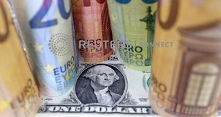 Forex, euro a nuovo minimo 20 anni su dollaro nonostante dati Usa, giù sterlina