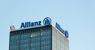 Winst Allianz valt terug