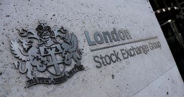 Financials and healthcare shares lift FTSE 100