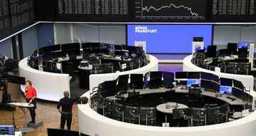 Retailers lift European stocks but growth worries persist