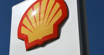 Shell in talks with Indian consortium to sell Russian LNG plant stake -sources