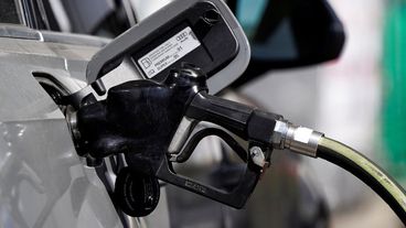De benzineprijzen in de V.S. dalen voor het eerst sinds maart onder de $4