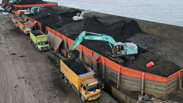 I legislatori indonesiani chiedono regole più severe per evitare un'altra crisi del carbone