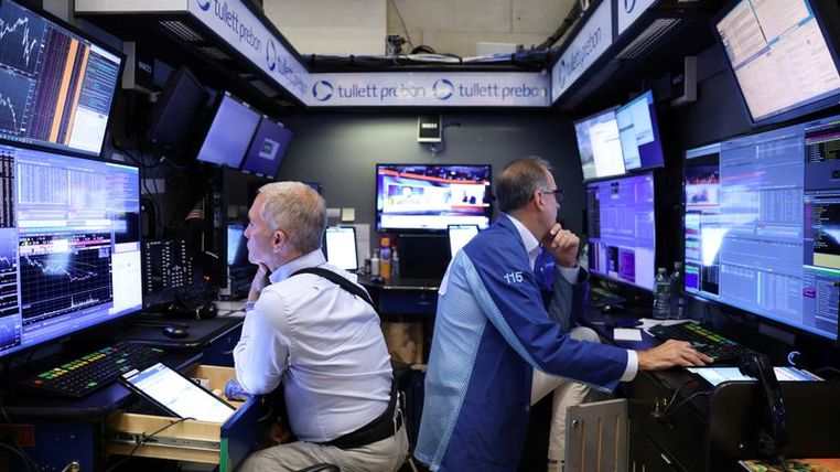 Wall Street Exchange : 
                Wall Street se desploma por el temor de los inversores a las alzas de tasas y la recesión