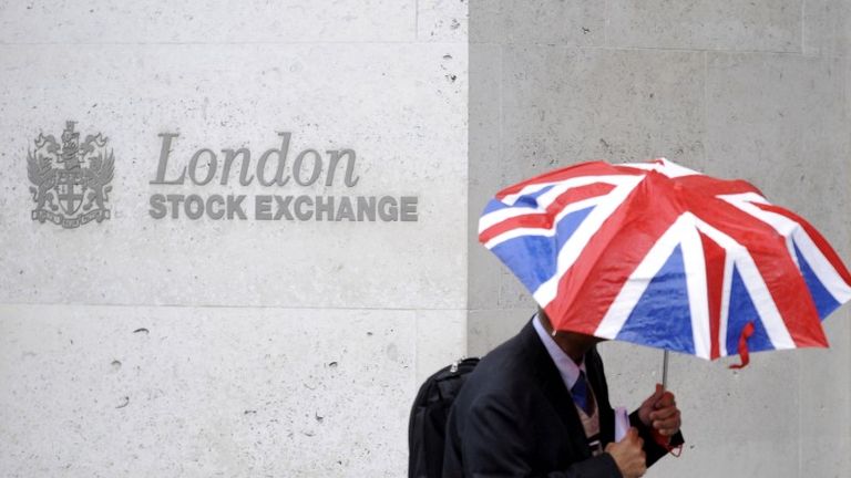 Beurs van London : 
                FTSE 100 vlak door druk op de huizenmarkt en de detailhandel