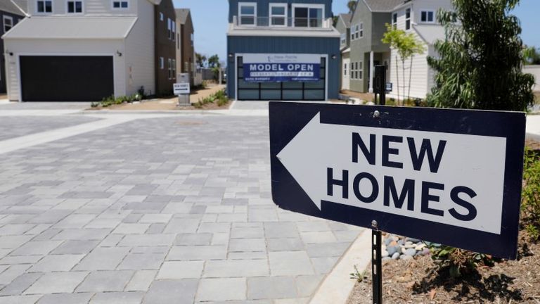 Les prix de l'immobilier mondial devraient continuer à baisser, les taux d'intérêt risquent d'aggraver la situation  :  Sondage Reuters