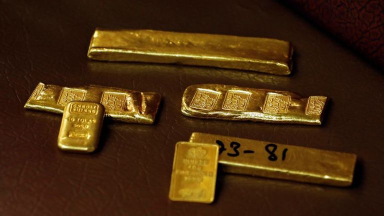 L'oro tocca un picco di 5 mesi, mentre il dollaro scende sulle speranze di riapertura della Cina