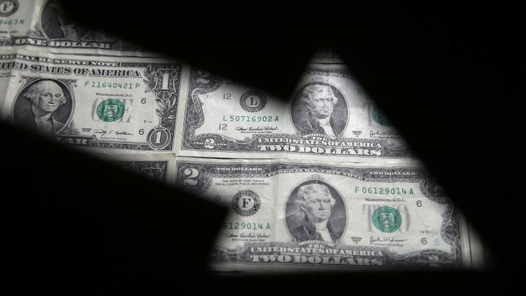 Devises  :  Le roi dollar bientôt détrôné