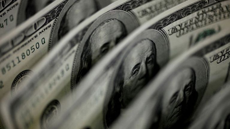 Dollar stevent af op wekelijks verlies nu beleggers zich schrap zetten voor tragere verhogingen door de Fed