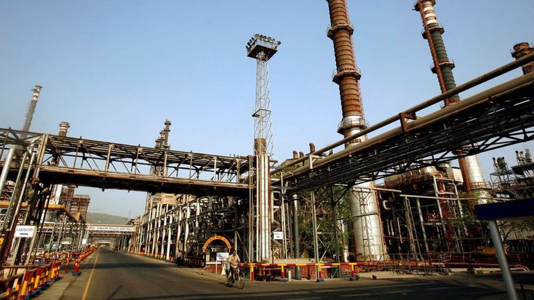 Indian refiners' oil processing in December rises 4% y/y