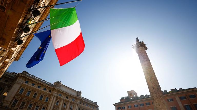 Italia, manifattura ancora in contrazione a novembre - Pmi