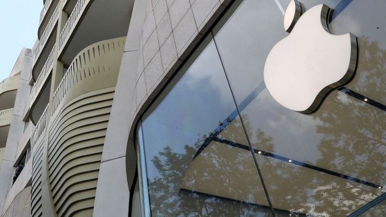 Apple's Headset Will Be Controlled by Staring, Pinching