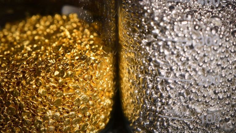 Rohstoffe im Überblick :  Goldkurs knackt kurzzeitig die Marke von 2.000 USD pro Unze