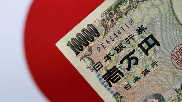 Dollar hits 6-year high vs yen as BOJ moves against rising bond yields