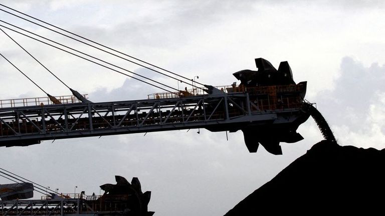 Steenkool en gas leiden 2022 grondstoffenrally; recessievrees begroet nieuwjaar