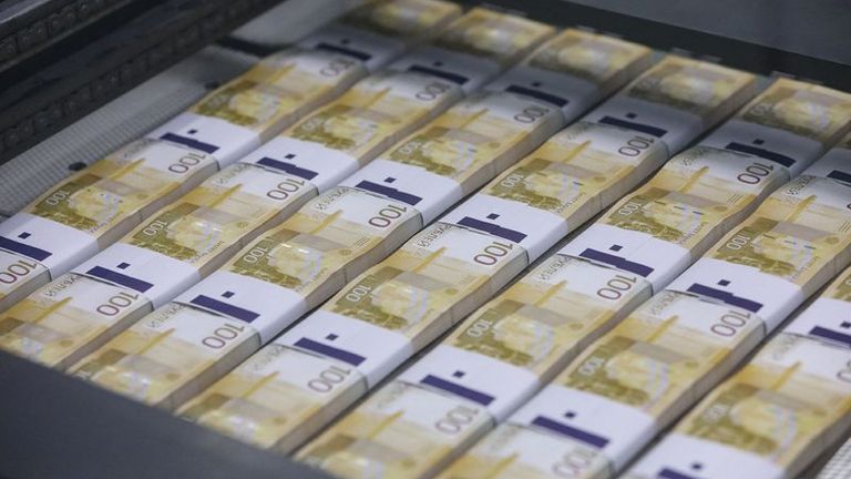 Le ministère russe des finances triplera les ventes de devises au cours du prochain mois.