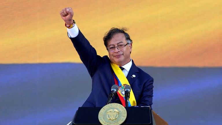 La Colombie suspend les mandats d'arrêt et les ordres d'extradition des rebelles de l'ELN pour relancer les pourparlers de paix