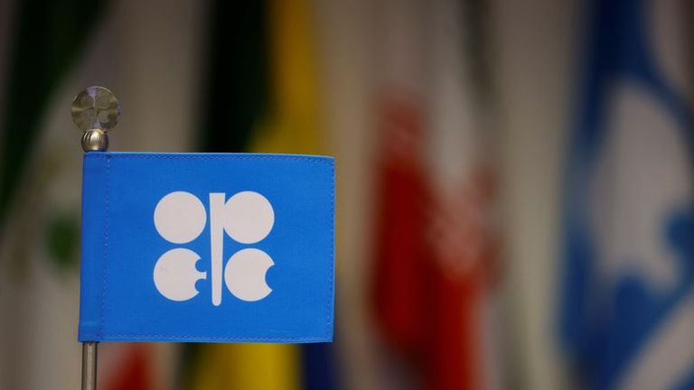 Explicatif - Pourquoi l'OPEP+ réduit-elle sa production de pétrole ?