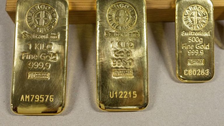 Gold heads for best week since April on Fed pause bets