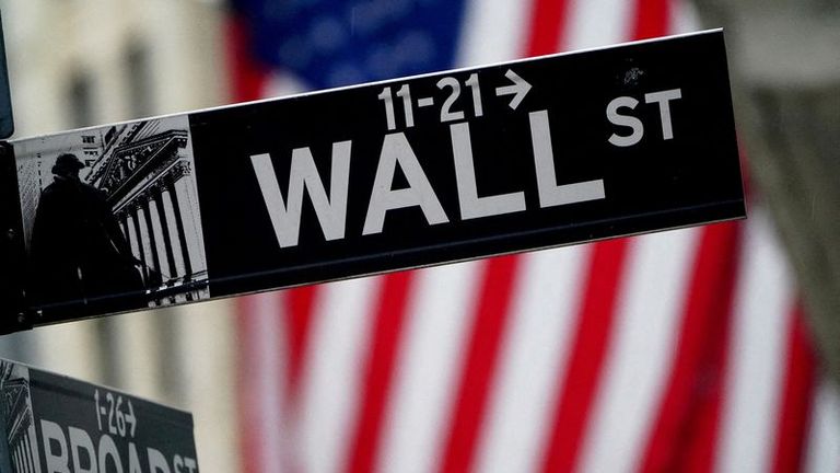 Wall Street ouvre en ordre dispersé une séance raccourcie