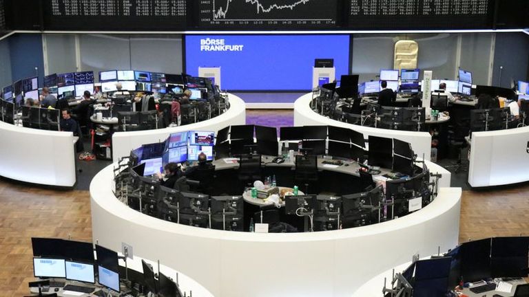 Europa : 
                Europese aandelen gematigd, detailhandel in focus bij start feestdagen