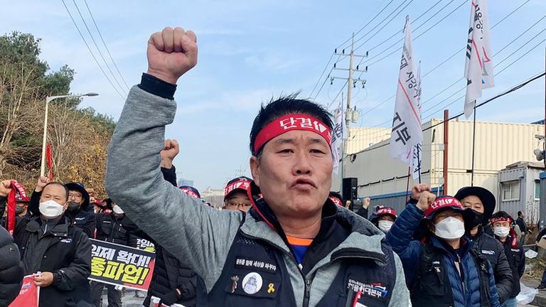 Zuid-Koreaans transportministerie heeft maandag een ontmoeting met stakende truckersbond - ambtenaar ministerie