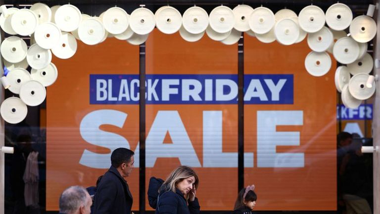 UK Black Friday shopper traffic up 3.7% - Sensormatic