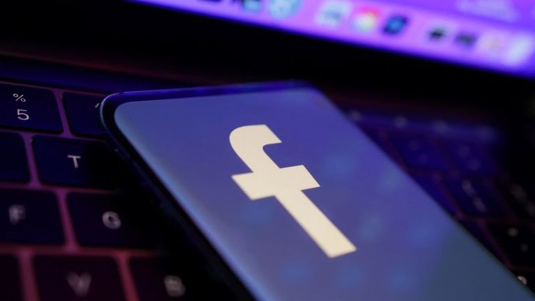 El regulador irlandés multa a Facebook con 265 millones de euros por violación de privacidad