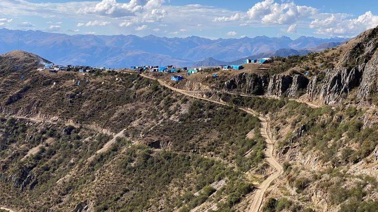 Nelle colline del Perù, un boom di minatori artigianali vanifica i piani di Big Copper