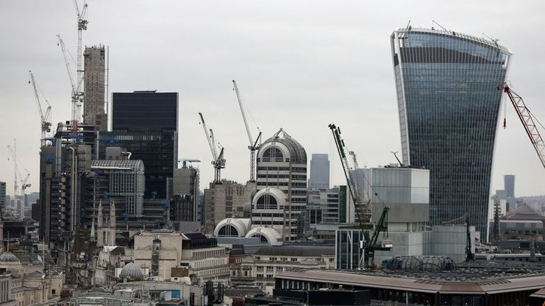 Bourse de Londres : 
                Le Royaume-Uni présente une réforme qui renforce les contrôles sur les banquiers