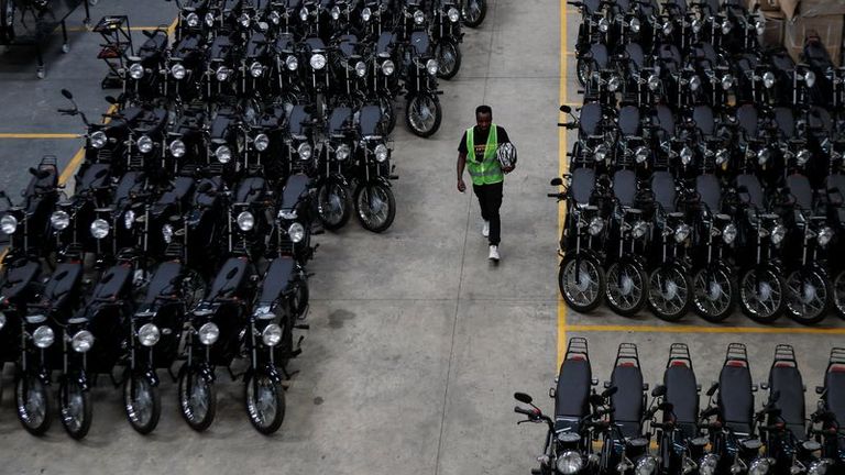 L'échange de batteries stimule l'essor des motos électriques au Kenya