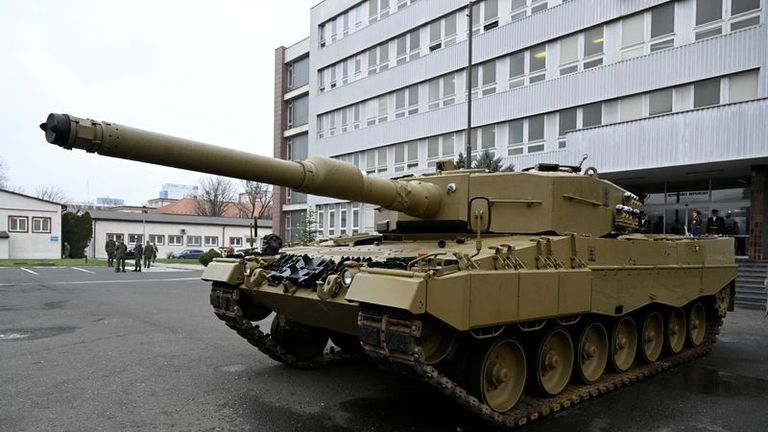 Le fabricant de chars d'assaut Rheinmetall revoit ses prévisions de ventes à la hausse alors que la guerre en Ukraine stimule la demande.