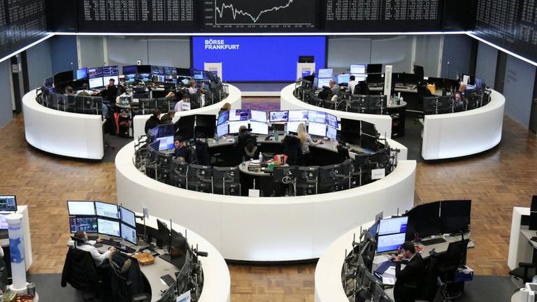 Europa : 
                Le azioni europee scendono mentre l'attenzione si sposta sulle riunioni della Cenbank