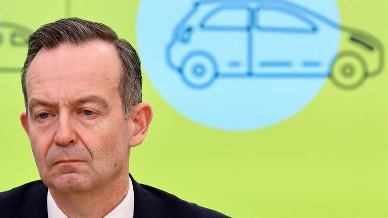 Le ministère allemand des transports estime qu'il n'est pas nécessaire de précipiter l'accord sur l'élimination des moteurs à combustion conclu avec l'UE