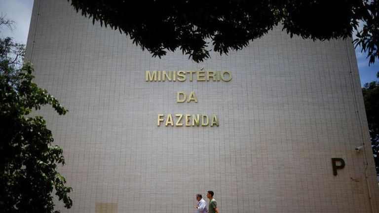 Ministerio Hacienda Brasil prevé déficit primario del 1% del PIB pese a debilitamiento de la actividad
