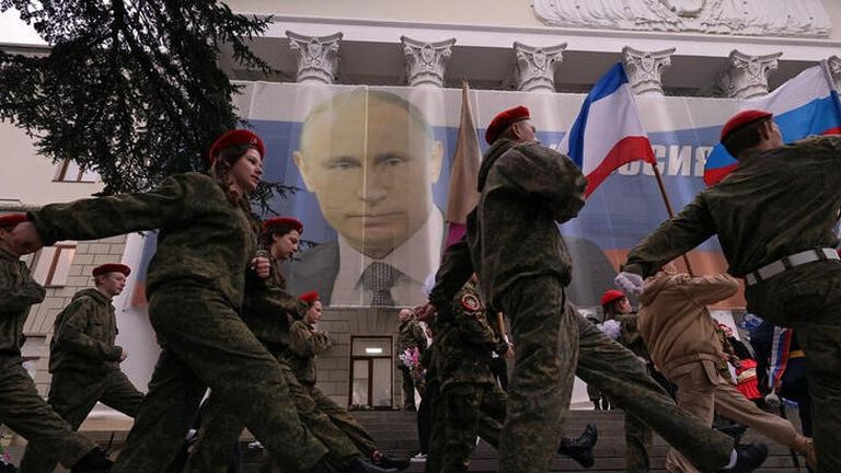Putin visita Crimea en el aniversario de su anexión a Ucrania