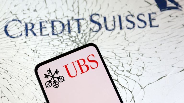 Les discussions sur un rachat de Credit Suisse vont se poursuivre, UBS veut une garantie de l'Etat suisse